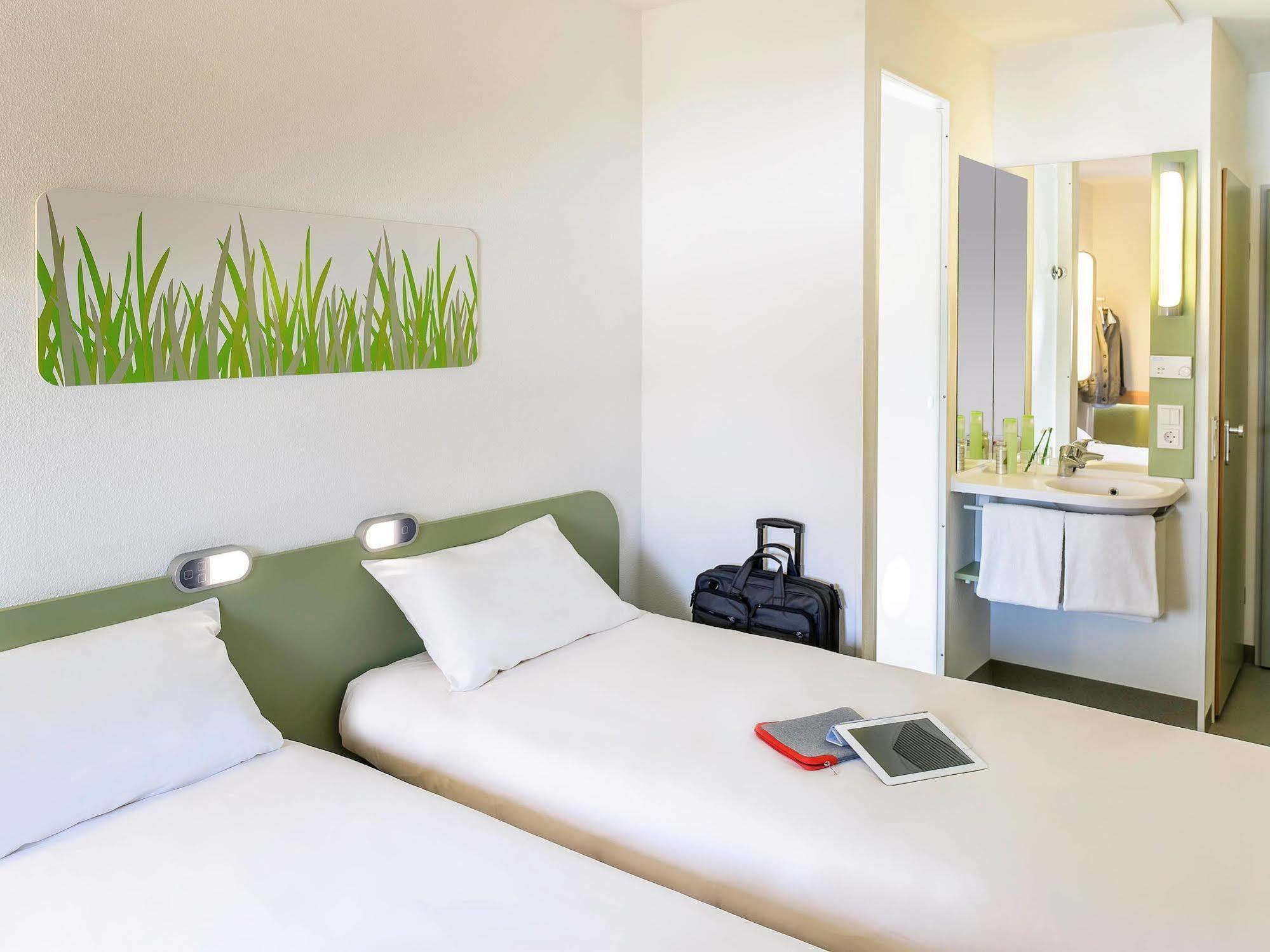 Ibis Budget Lorient Hennebont Esterno foto